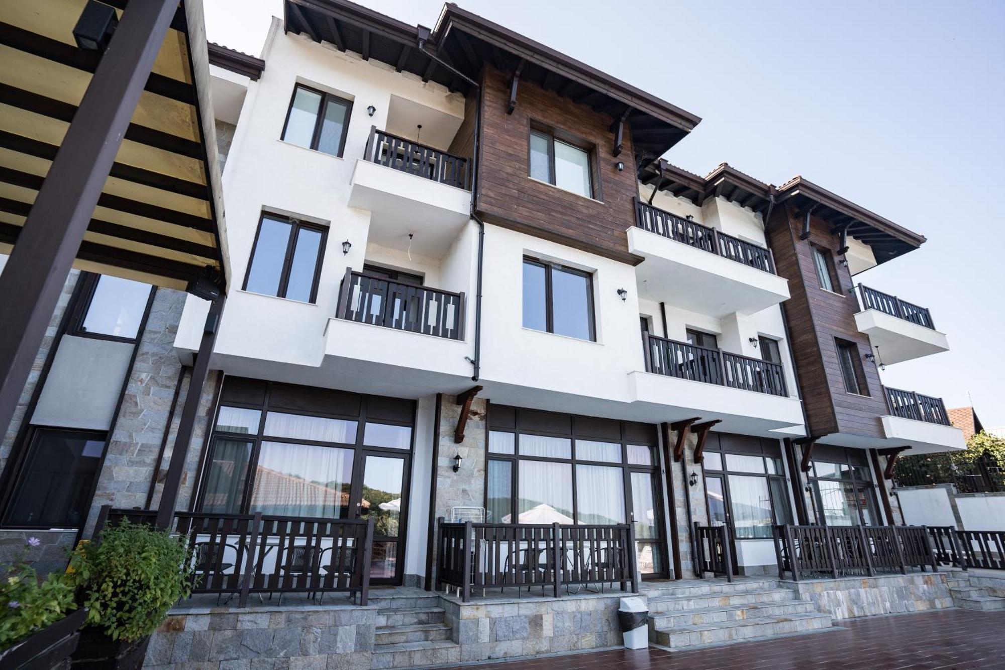 St George Apartcomplex Shkorpilovtsi Exteriör bild